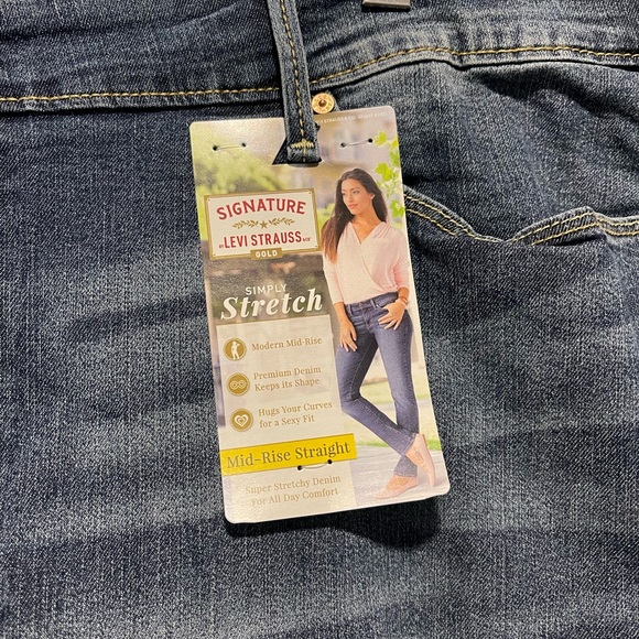 Mid-Rise Straight Levi’s Jeans - Picture 3 of 5